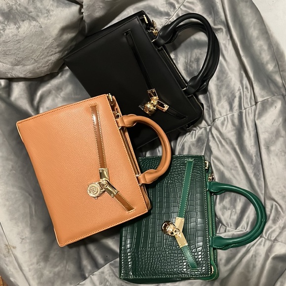 New 4 pockets leather gold Handbag . - Picture 10 of 11